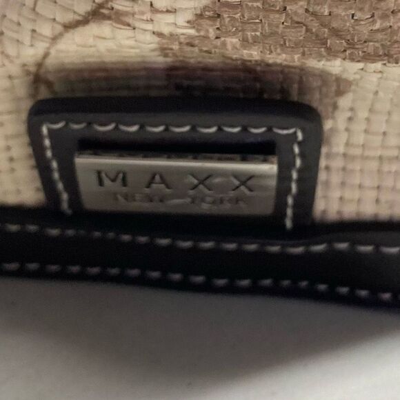 MAXX New York Floral Handbag Cream & Pink - Picture 8 of 12